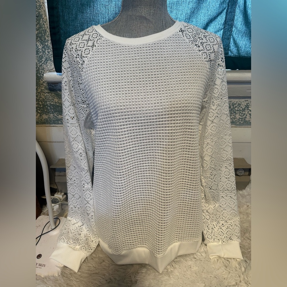 ⭐️ 3/$20.00 SHEIN White Lace Knit Top